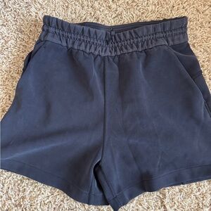 Women's lululemon Black soft stream Shorts